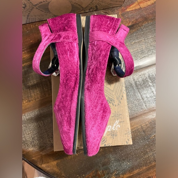 Free People Size 10/EU 40 Fuchsia Fizz Velvet Mystic Mary Jane Flat - Picture 10 of 14